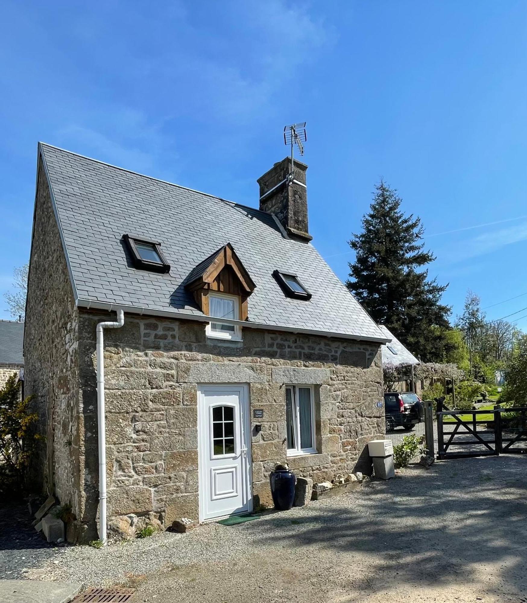 Le Petit Fleur - The Little Flower, Cosy Cottage Saint-Michel-de-Montjoie 外观 照片